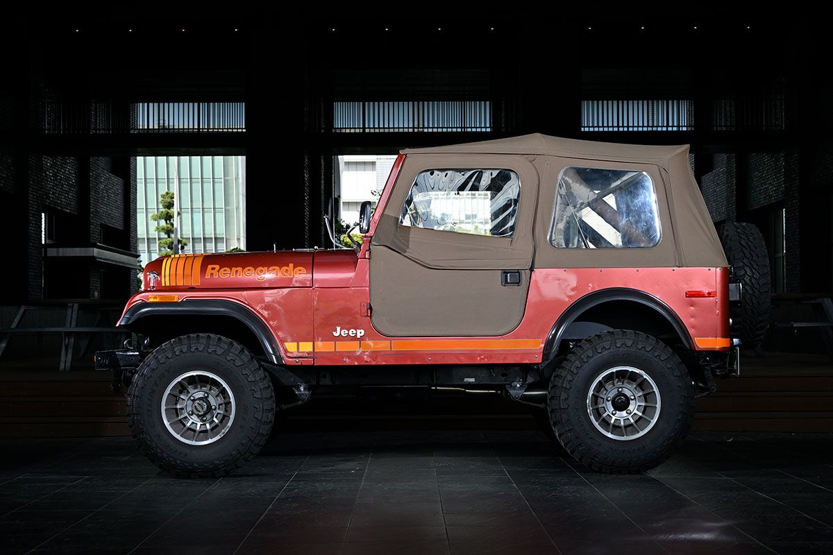 軍用ジープの系譜を直接受け継ぐ7代目、CJ7は1976年から1986年まで生産された。
