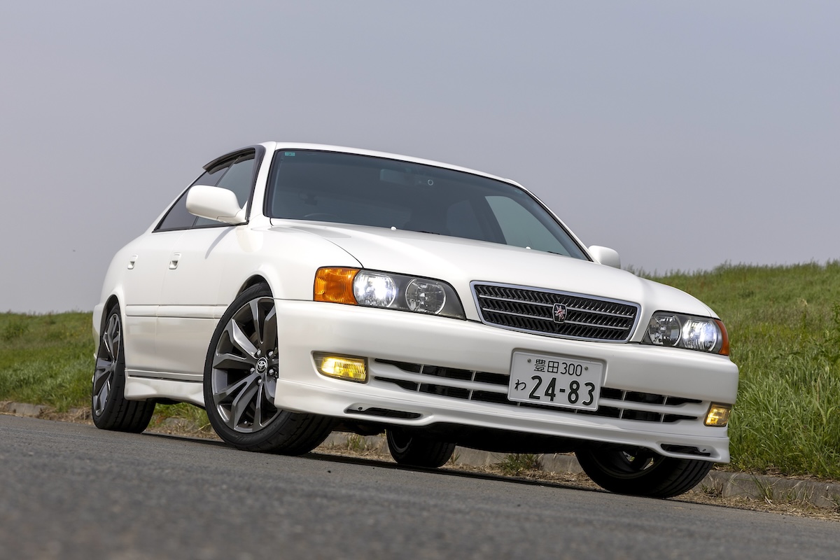 平成レトロな100系トヨタ・チェイサー 旧車大好きZ世代の編集