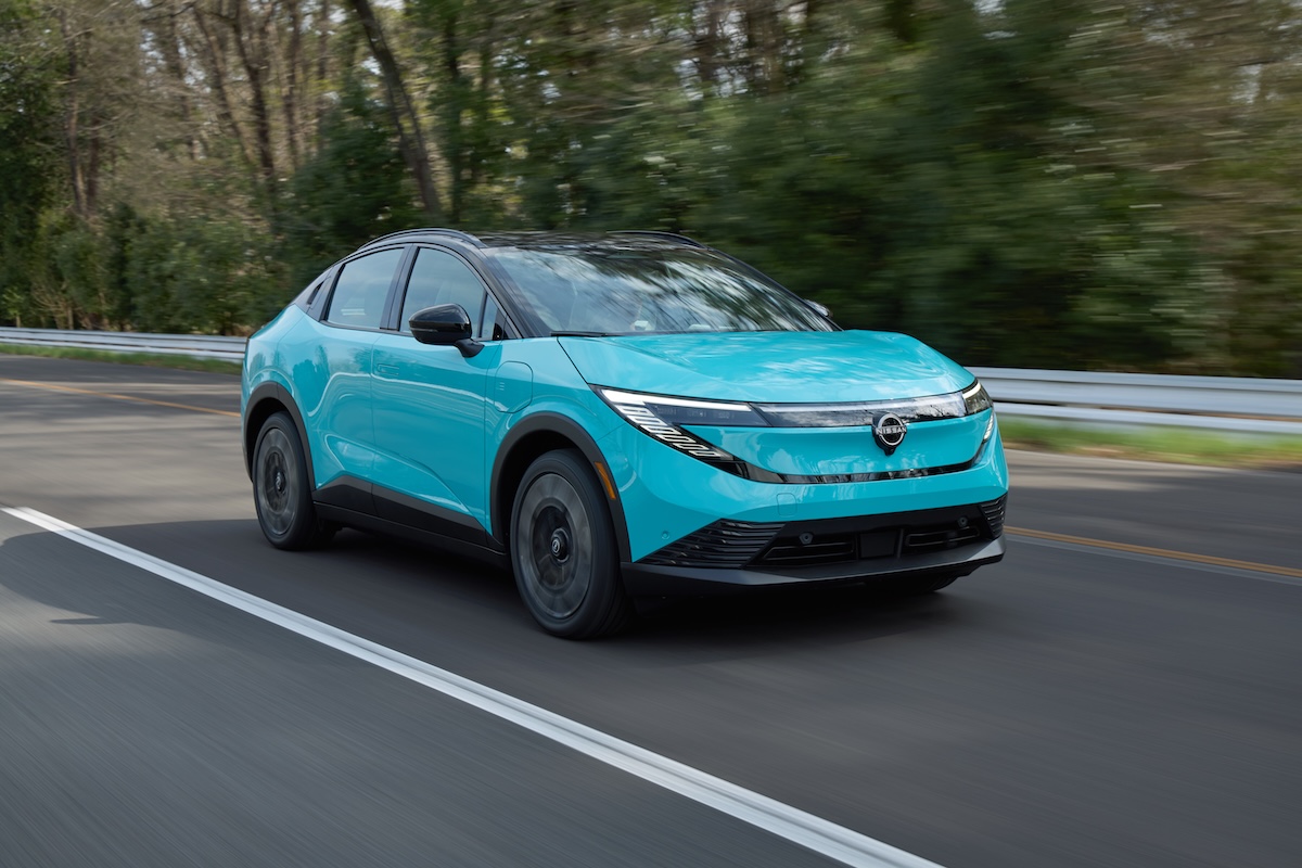 3代目ついに発表！ 新型日産リーフの隠されていた後ろ姿はまさかの