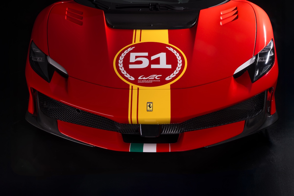 ヒューロム H2Ｈ L フェラーリレッド ル・マン3連覇マシンをイメージした「ピロティ・フェラーリ」と
