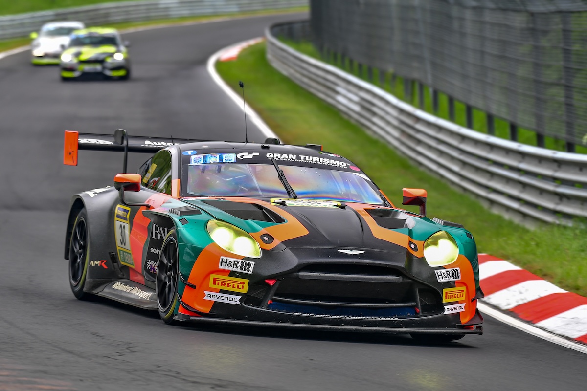 目指すは英国車初の総合優勝 ニュルブルクリンク24時間耐久に挑む
