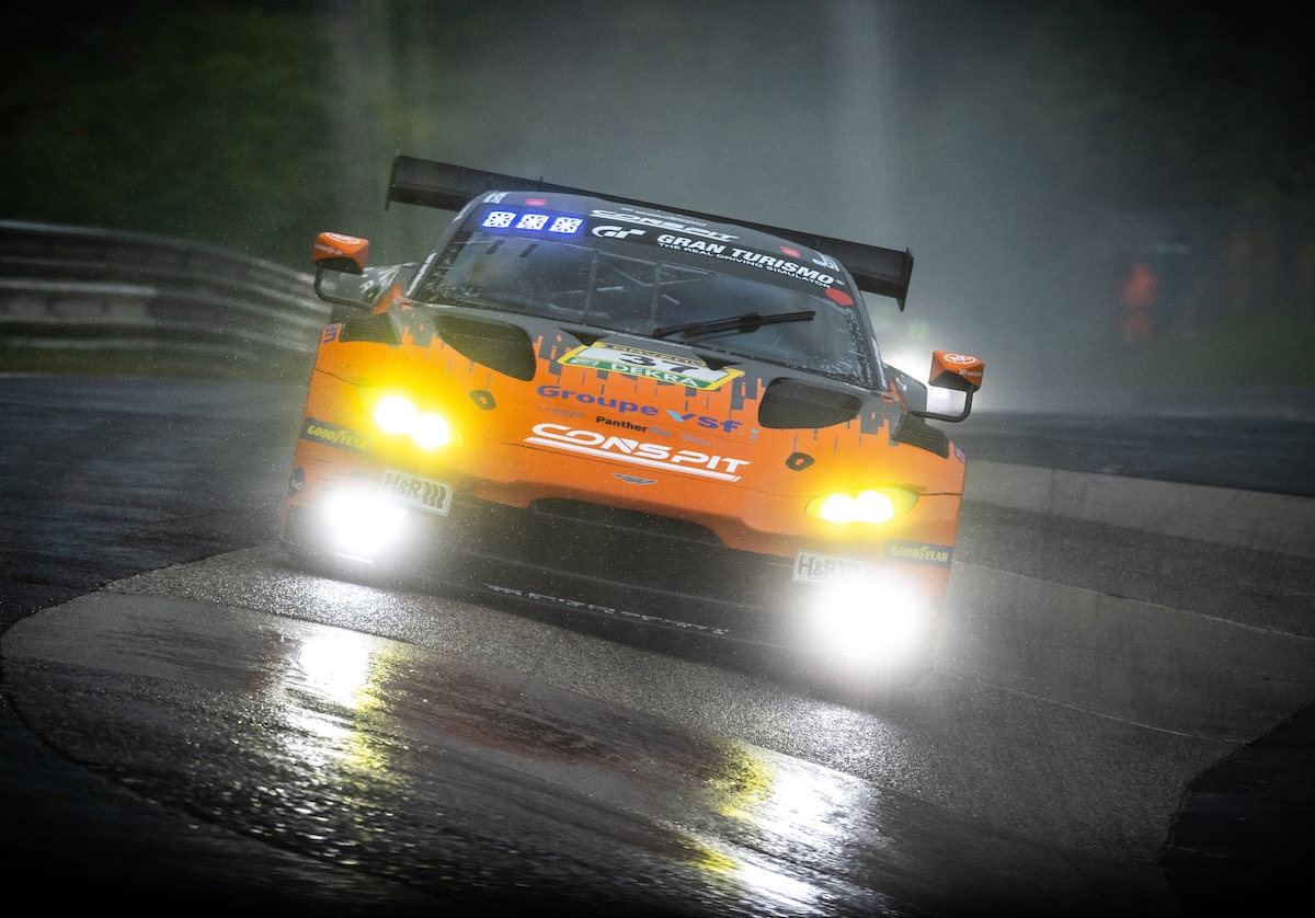 目指すは英国車初の総合優勝 ニュルブルクリンク24時間耐久に挑む