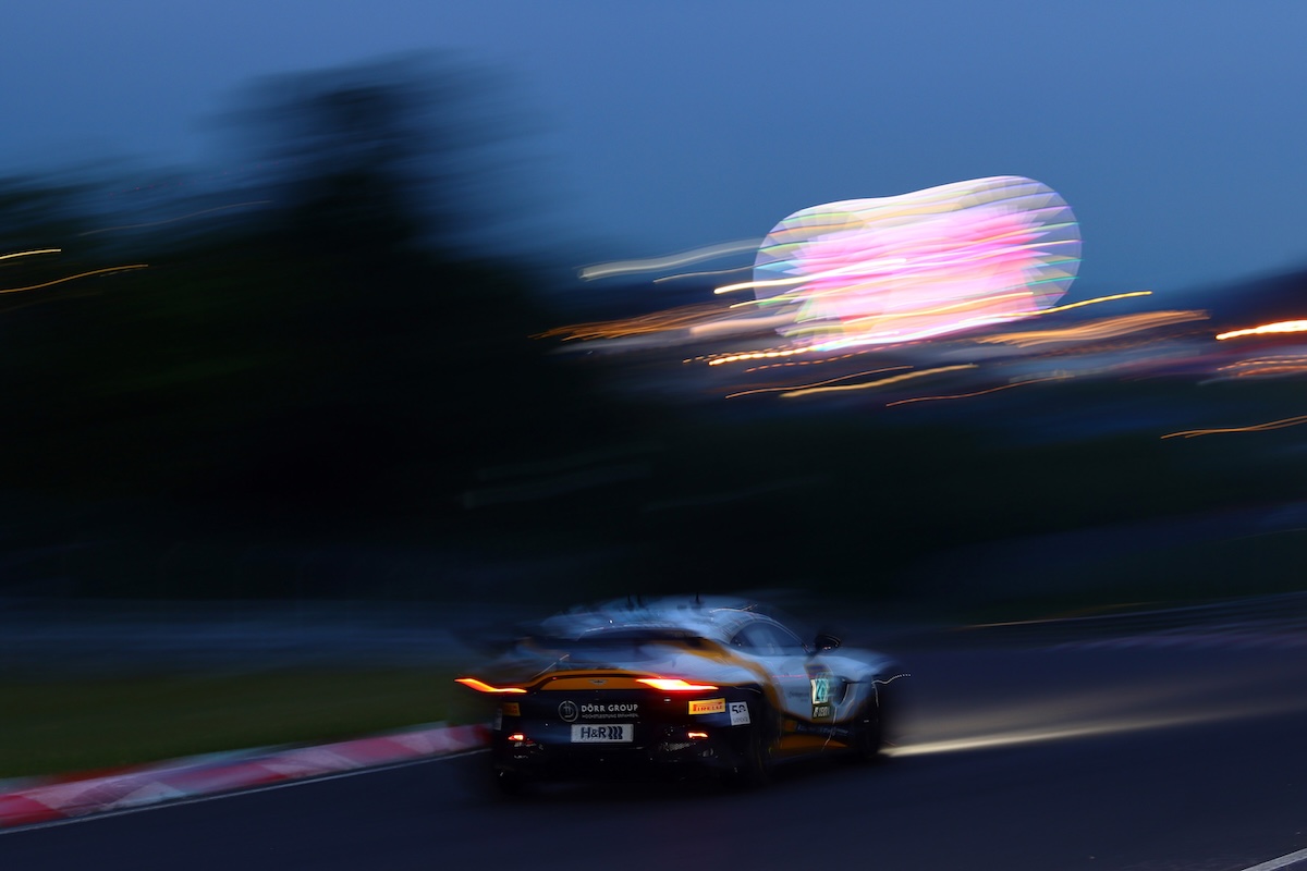 目指すは英国車初の総合優勝 ニュルブルクリンク24時間耐久に挑む