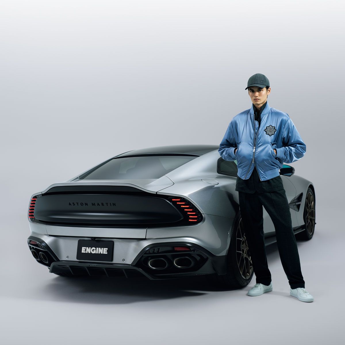 ブルゾン58万円、ジャケット46万円、トラウザーズ18万5000円、スニーカー13万5000円、キャップ8万7000円※参考色（ディオール／クリスチャンディオール Tel.0120-02-1947）