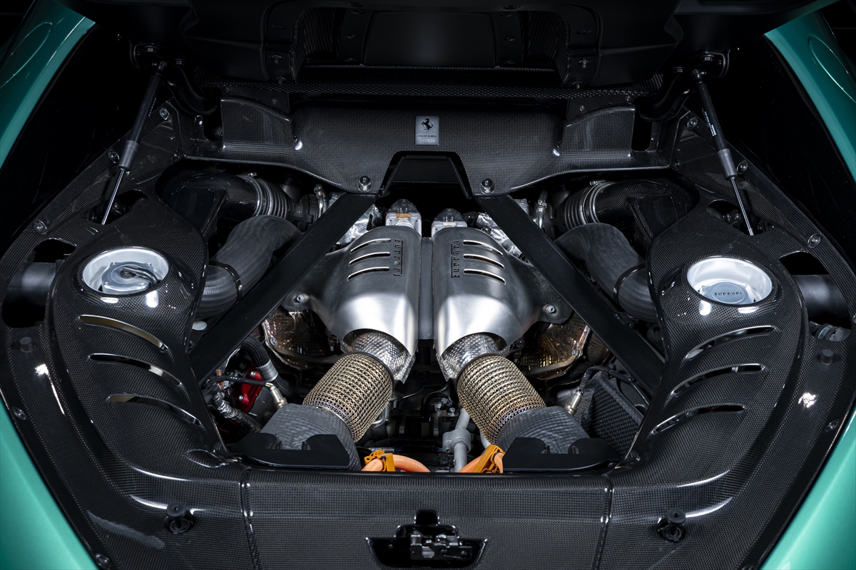 EV走行もできる880ps後輪駆動のスーパーPHEV フェラーリ296