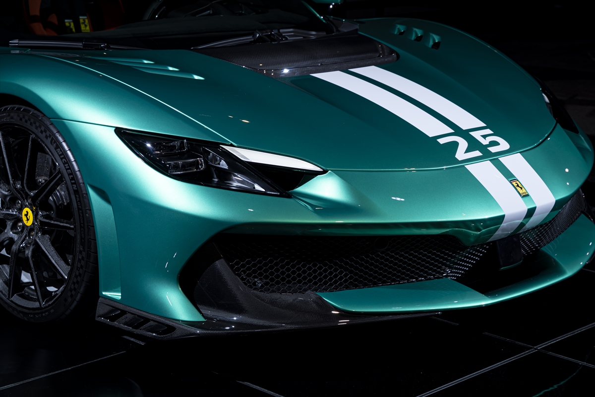 EV走行もできる880ps後輪駆動のスーパーPHEV フェラーリ296