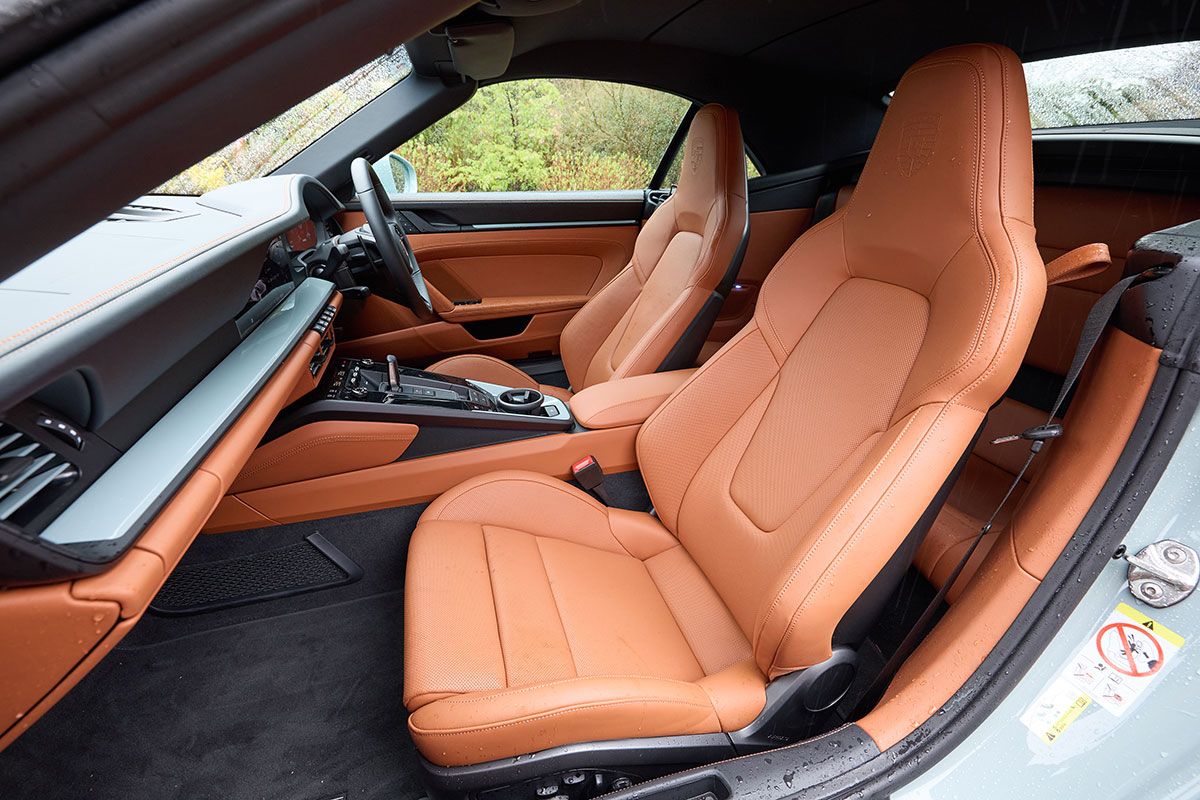 快適性と実用性を兼ね備えたラグジュアリー寄りの911だ。
