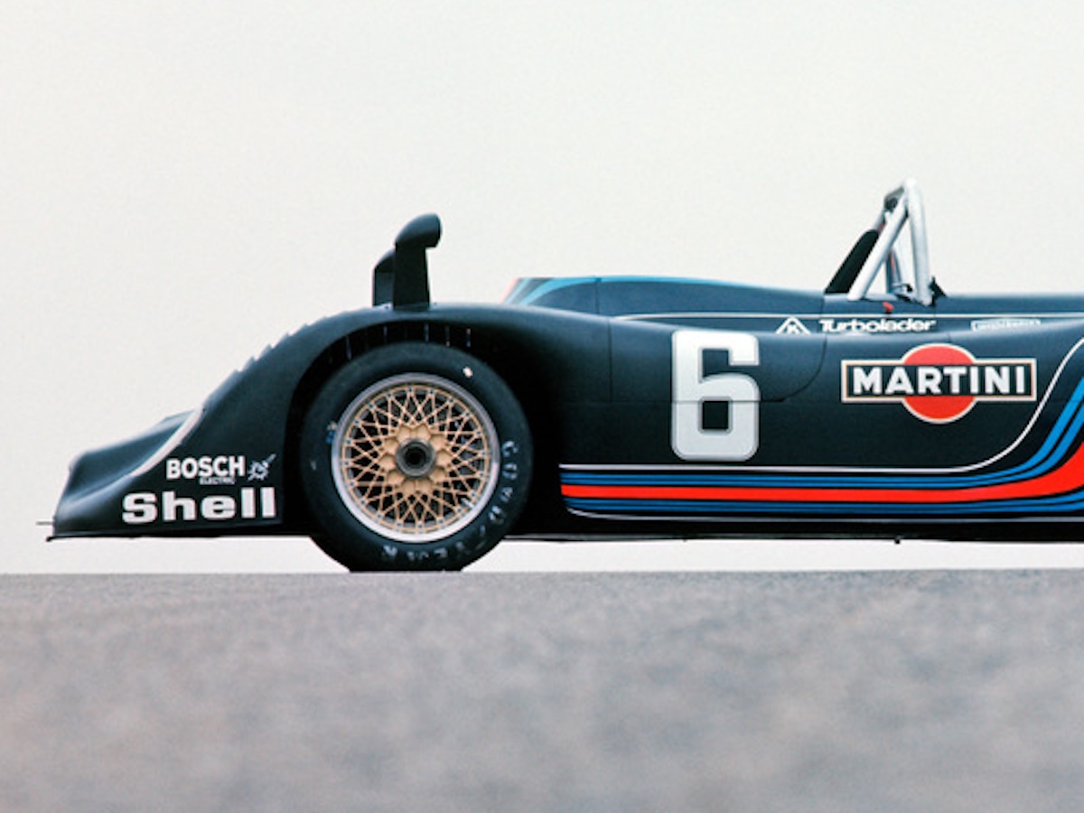 ポルシェとマルティーニのコラボ・アイテムが一新 かつての「ブラック