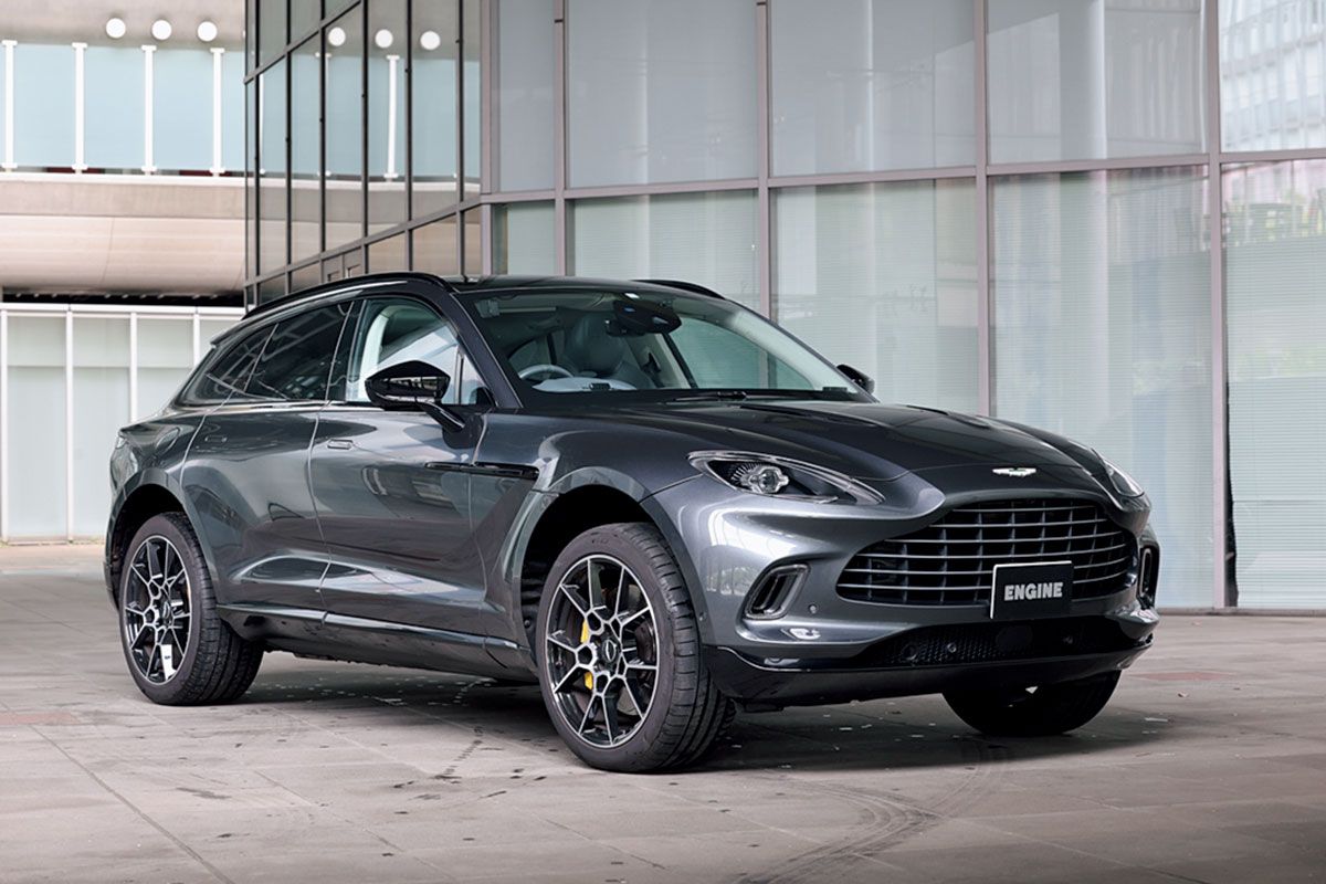 ASTON MARTIN DBX／アストンマーティン初のSUV、DBXのデビューは2019年。メルセデスAMGの4リッターV8ツインターボは最高出力550ps／6500rpm、最大トルク700Nm／2200～5000rpmを発生する。