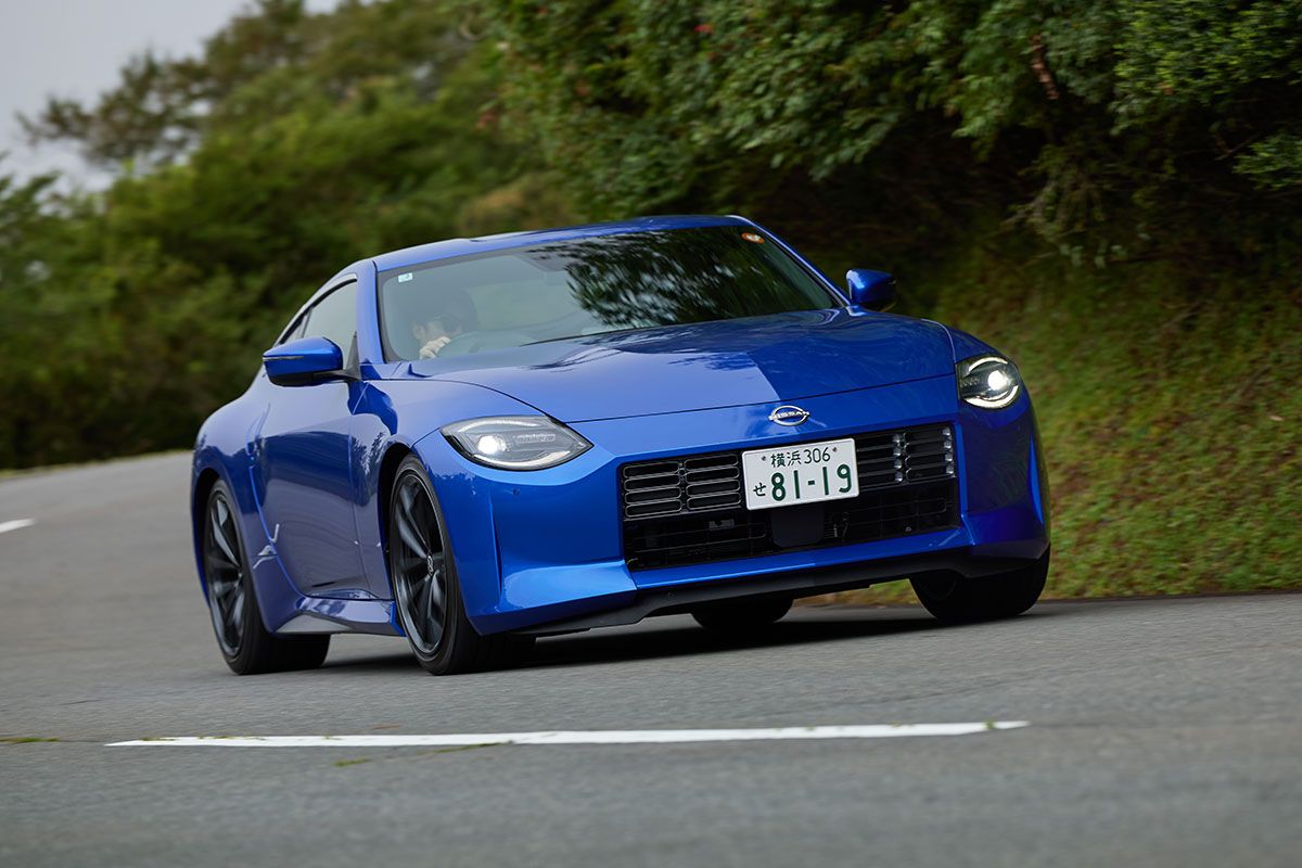 試乗車はバージョンST。外装は17万6000円、内装は11万円のオプション・カラーで青一色のコーディネート。