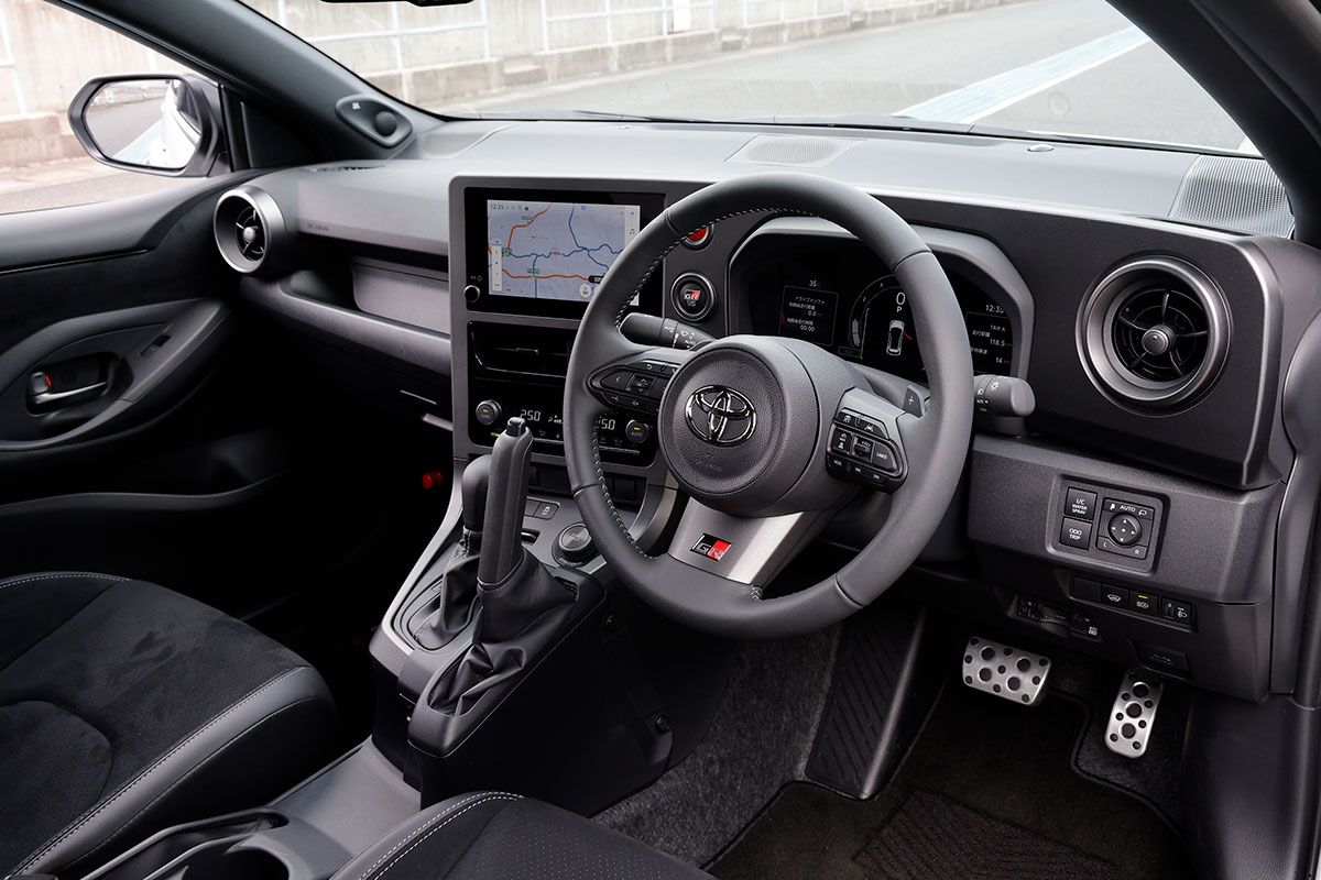 全モデルに縦型パーキングブレーキが装着可能になった。