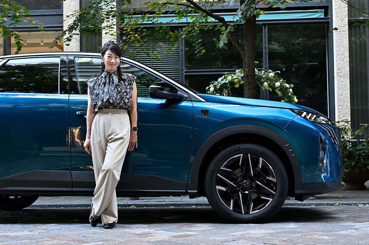 BEVに先立ち導入されたのは1.2リッター直3と電動モーターを内蔵した6段デュアルクラッチ式トランスミッションを組み合わせたマイルドハイブリッド・モデル。