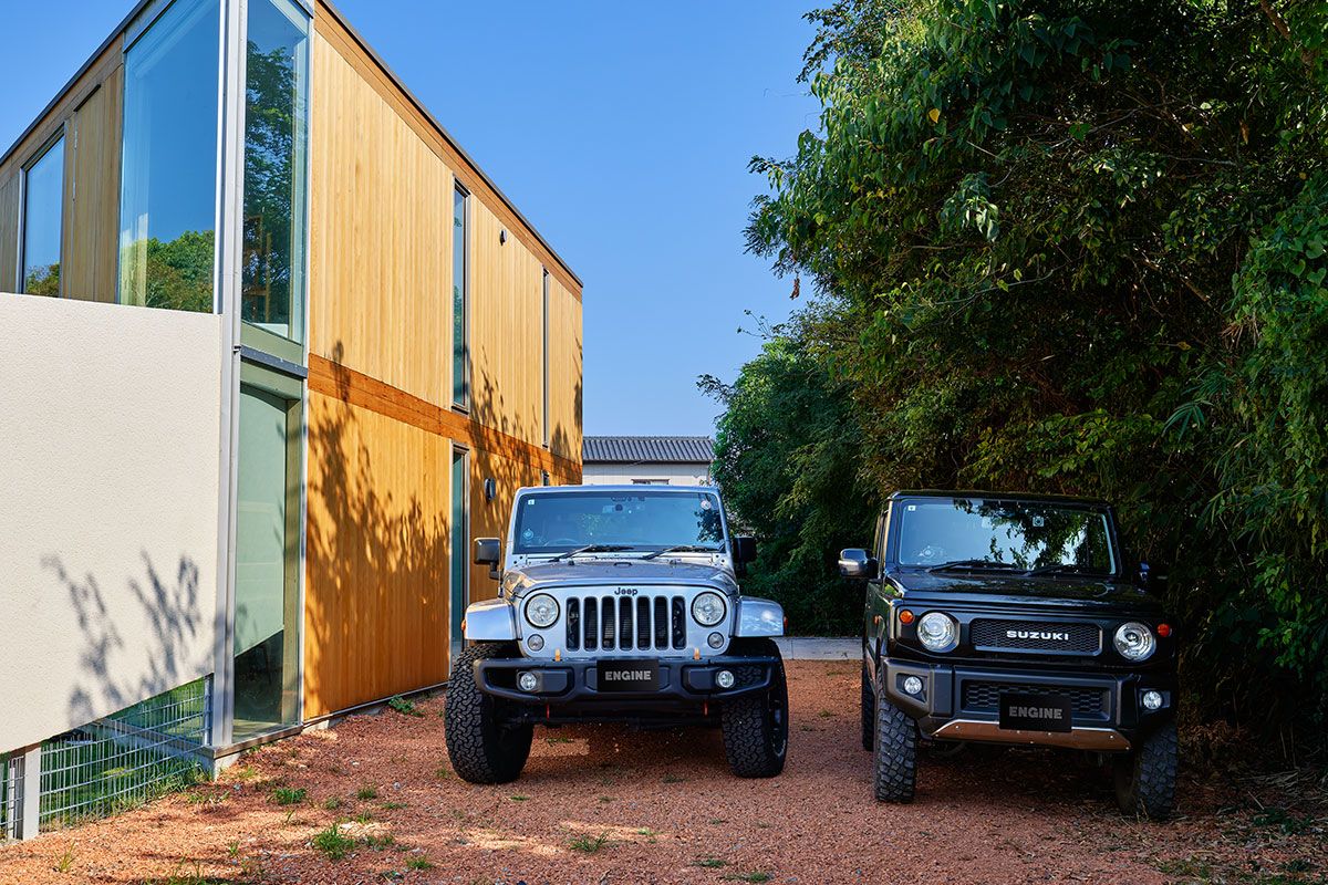 田舎暮らしに合わせ夫婦共に4輪駆動車に。