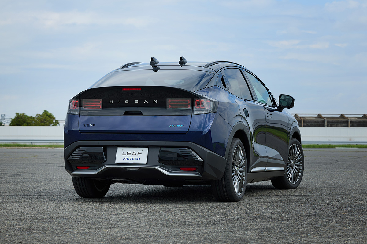 湘南の海を感じさせるブルーがおしゃれ！3代目日産リーフ「AUTECH