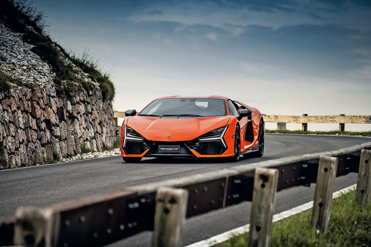 1位 ランボルギーニ・レヴエルト