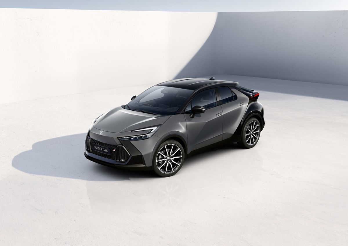 2.0リッターPHEVとHEVに加え、1.8リッターHEVが追加されたC-HR GR SPORT