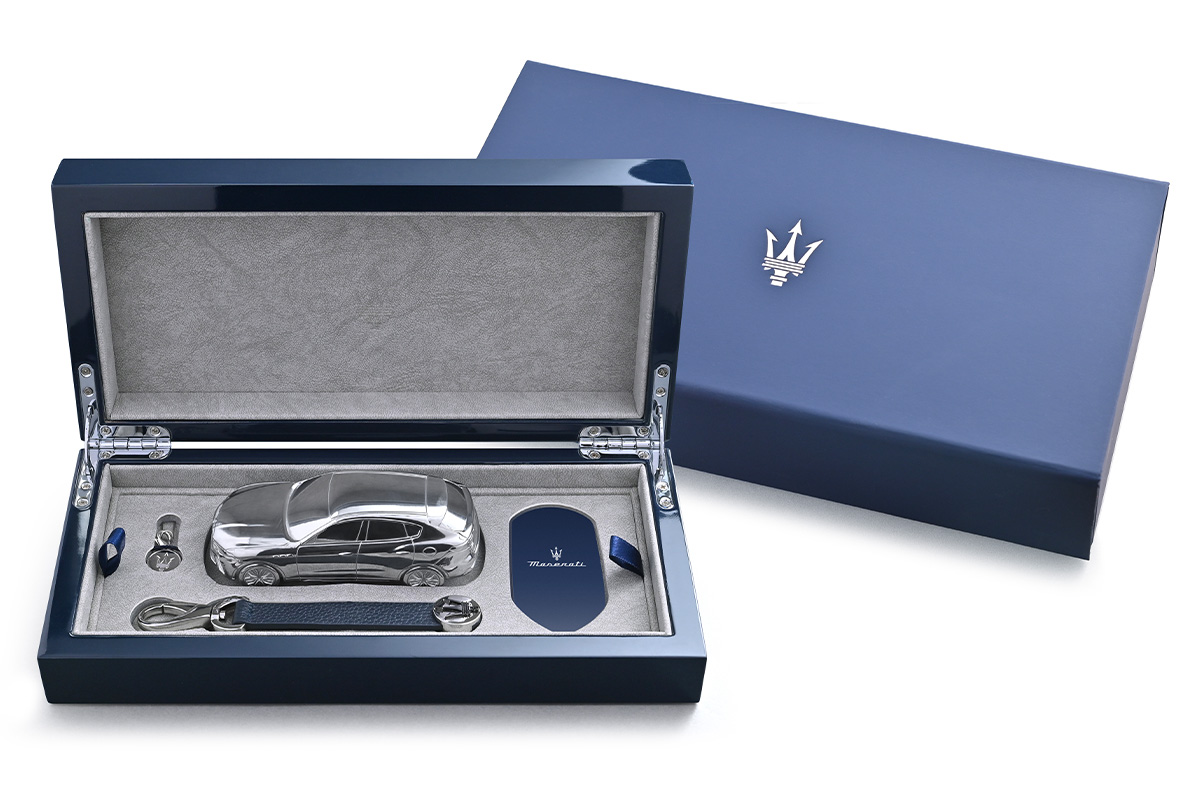 煉*獄様 Maserati マセラティ 111周年記念 限定ノベルティギフトボッ マセラティ111周年】1万円ギフト券付き試乗＆特別ギフトボックスが111