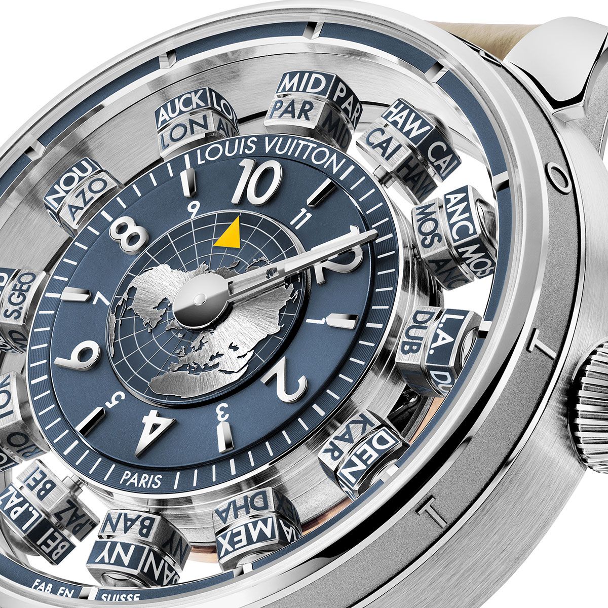 代表的な「スピン・タイム」に焦点を当てた今年、とりわけ注目は独創的な「アンティポード」。分針とイエローのポインターでローカルタイムを示す一方で、世界地図のディスクを取り巻くスピン・タイム機構の12個のキューブによって昼夜表示付きのワールドタイムを示すという仕組みだ。