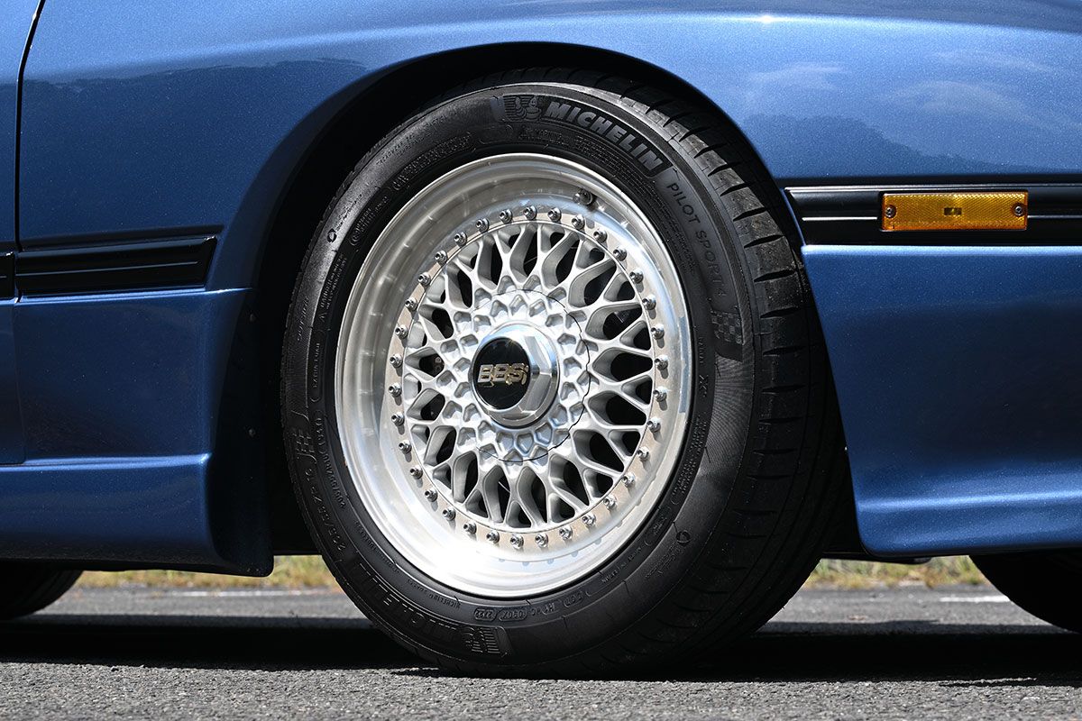 この2代目サバンナRX-7もまた、昭和・平成のドレスアップの象徴であるBBS製ホイールを履く。