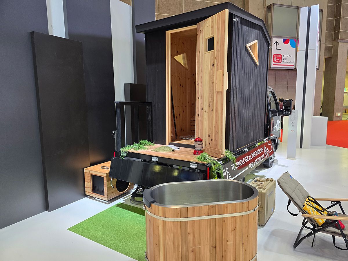 車両のバッテリーでサウナストーブと水風呂チラーを稼働させる移動型サウナ
