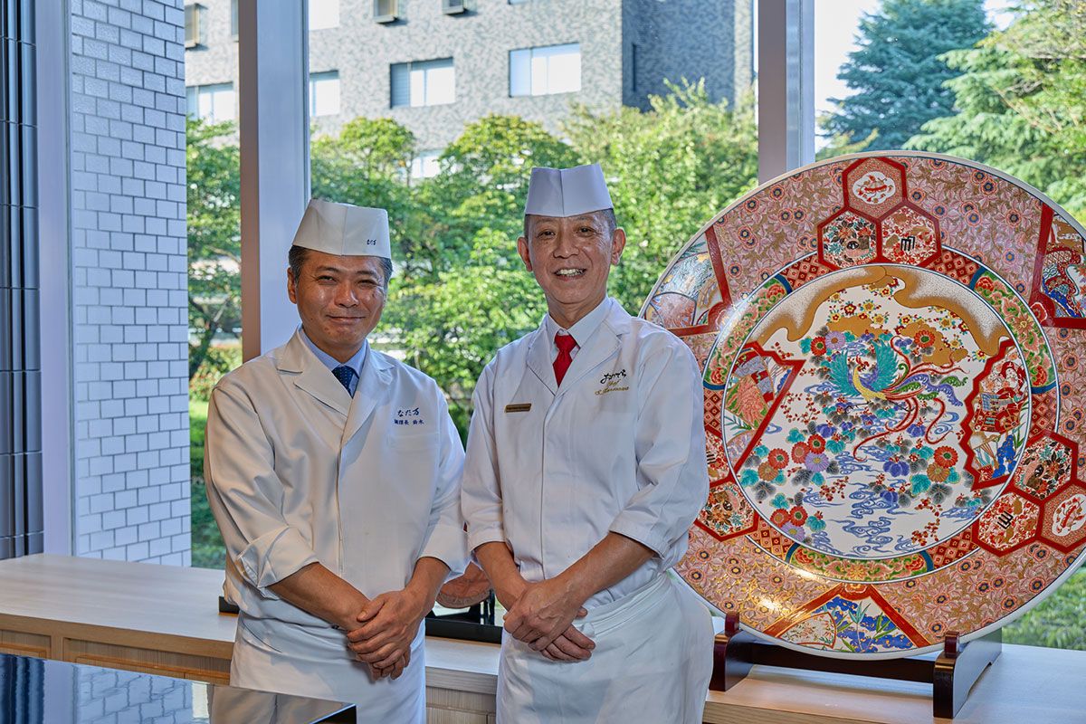 「なだ万」の鈴木晴智料理長（左）と「鮨 銀座おのでら」の黒澤重正大将。