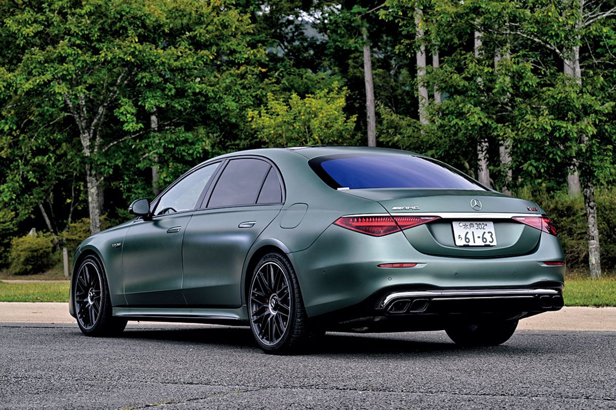 今回新たに設定されたスペシャルなオプション、「MANUFAKTUR Exclusive」を内外装に纏った特別な一台に試乗。