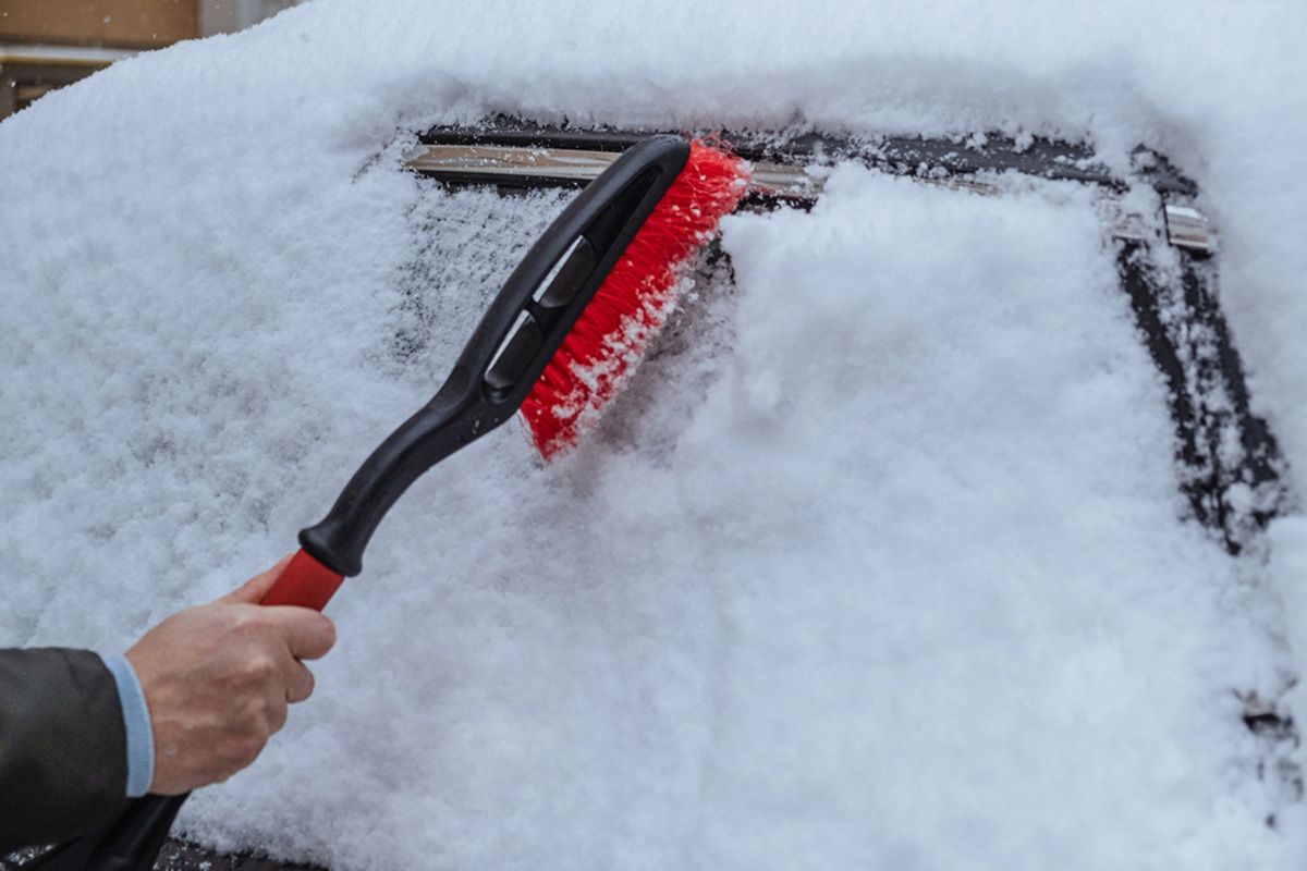 雪が降る場所に行くときに必須のグッズや、もしもの時のために用意しておきたいアイテムとは？