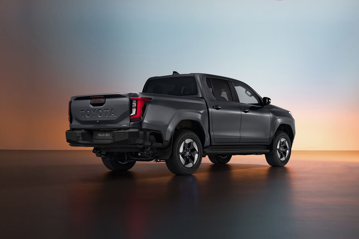 新型ハイラックス（BEV）