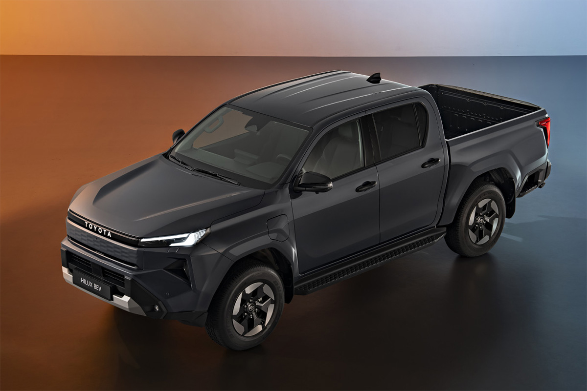 新型トヨタ・ハイラックス発表】最近のトヨタ顔だけどよりワイルド