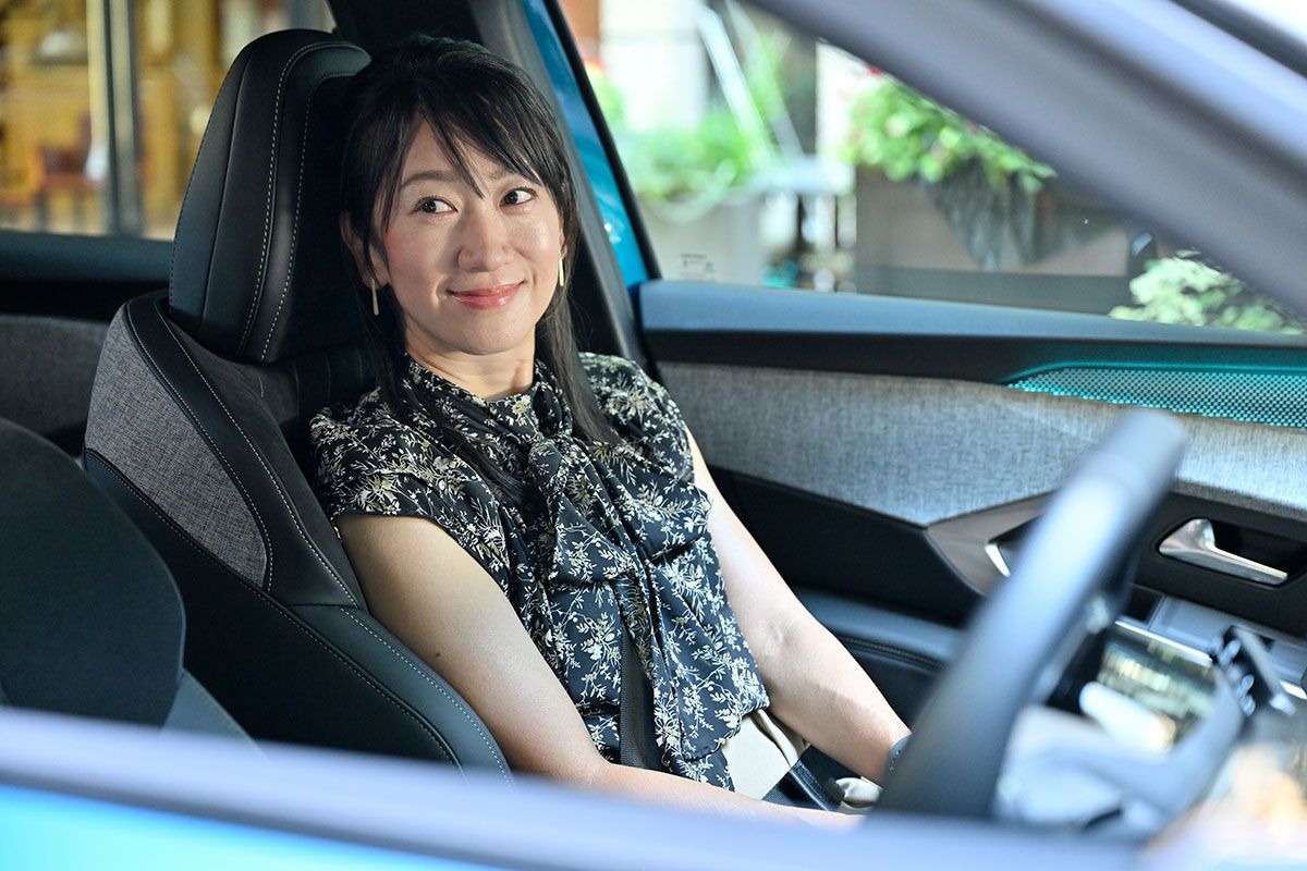 内装も素晴らしいとデートカーとして女性ジャーナリスト3人から高い評価を得た。