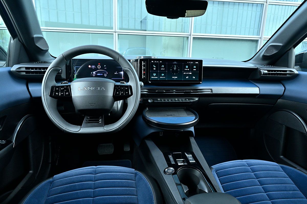 ゴージャスな内装の仕立てはイタリアの高級家具ブランド「カッシーナ」とのコラボレーションによるもの。