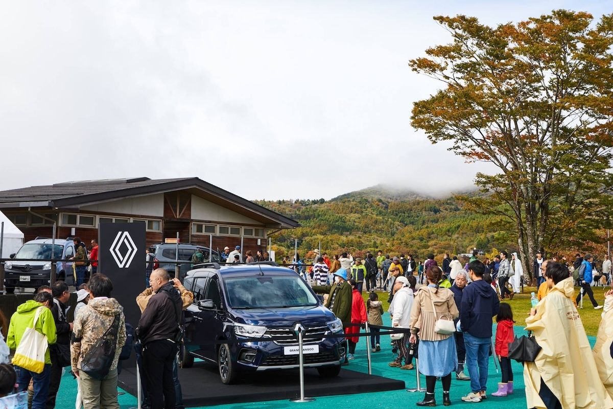 まずは黒バンパー＆ベージュ仕様が上陸する新型「ルノー・グラン・カングー」！（写真は2023年のカングー・ジャンボリーにてお披露目された欧州仕様）。