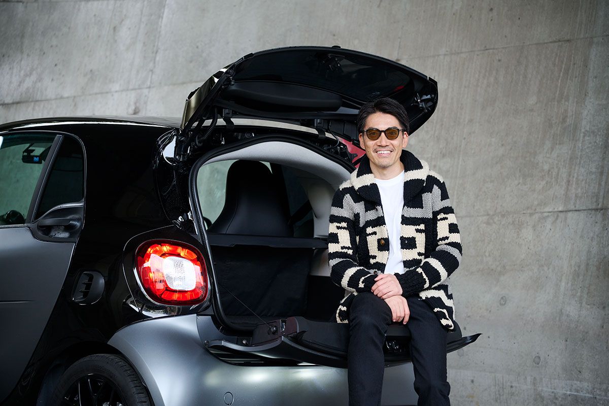 「目が弱いので、めちゃくちゃ眩しい時は濃いやつとか、天気によってレンズの色を変えています。『レイバン』もあるけど、昔から好きな『トム フォード』が多いですね」と運転するときにかけるサングラスにも拘っているそうだ。