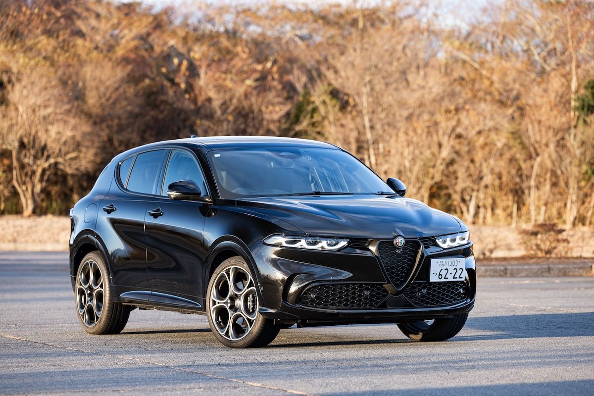 今回の試乗車の一台、トナーレ ハイブリッド インテンサ。