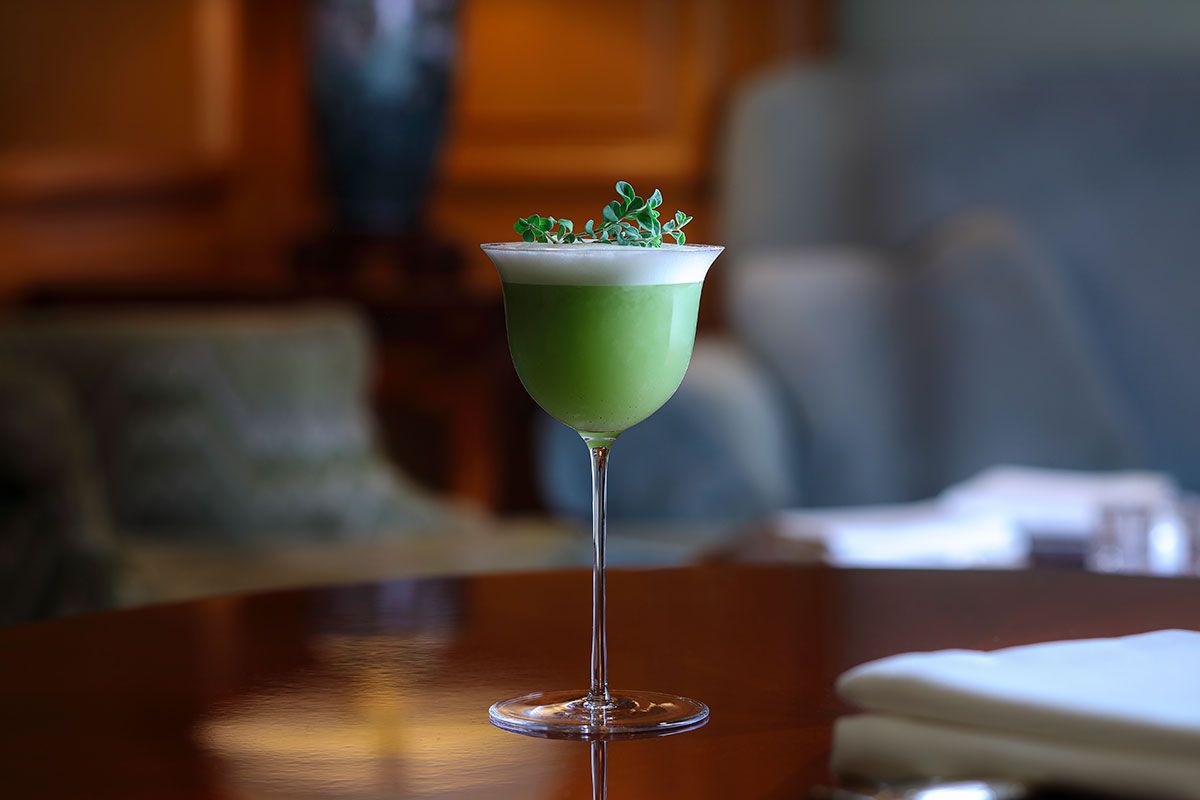 カモミールやレモンバーム、ペパーミントなどのハーブティーにキウイ・レモンジュースなどを加えている。ノンアルでも美味。