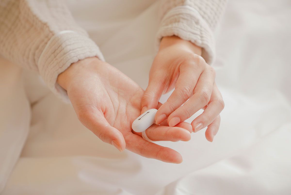 睡眠時にはめるトラッキングリング。ここから得られたデータから、自分の睡眠状況がわかる。