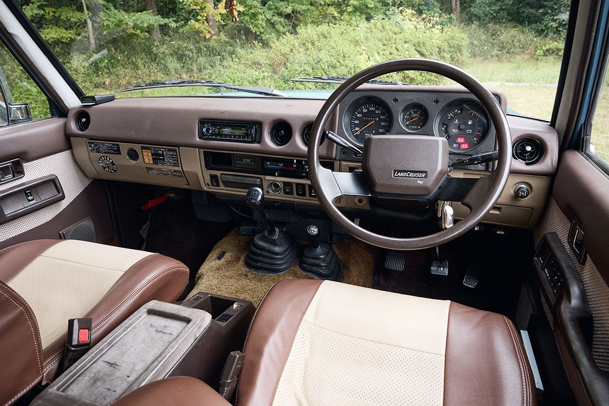 シンプルな造形で道具としての機能性が追求されたインパネ。