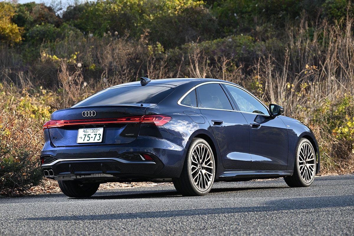 車重は1980kgで前後比は54:46。