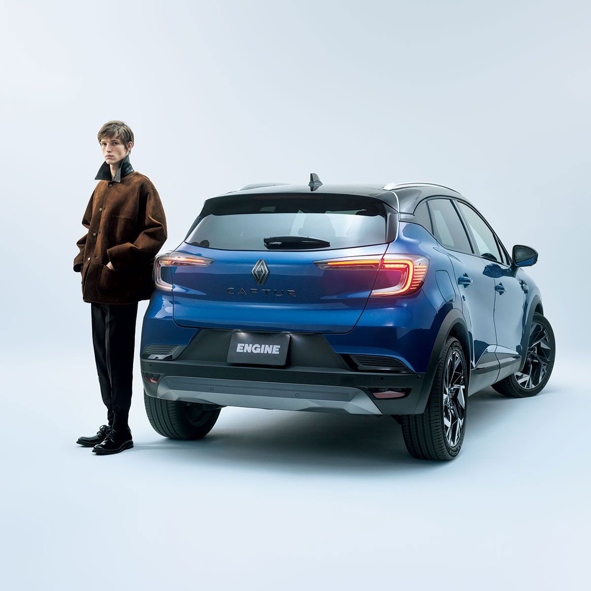 レザージャケット148万5000円、トラウザーズ28万500円 ※参考価格、シューズ17万500円 ※すべて予定価格（プラダ／プラダ クライアントサービス Tel.0120-45-1913）