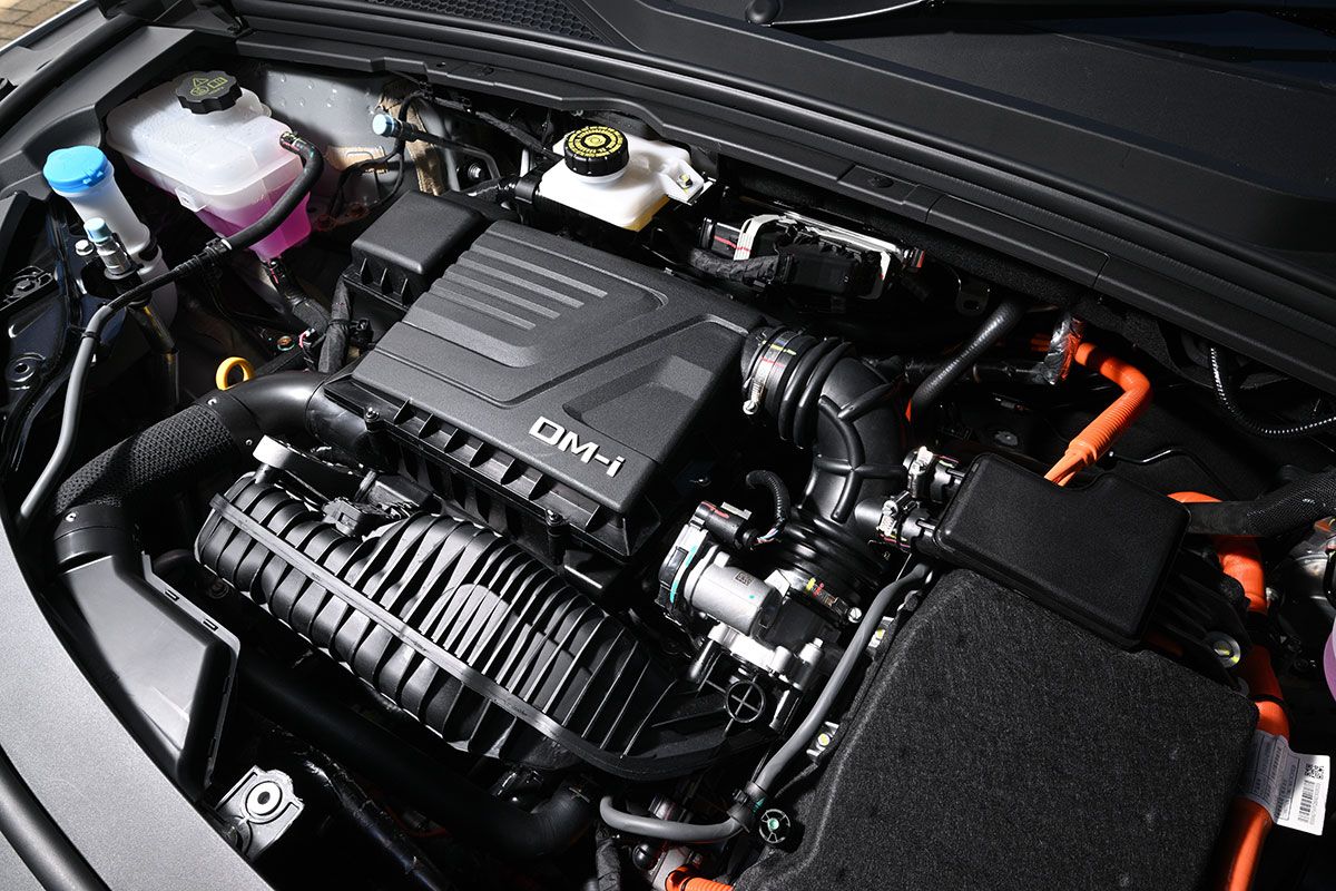 エンジンは遅閉じ制御を用いたアトキンソン・サイクルを採用し、高効率化を図っている。高出力モデルの4WDは131ps/220Nmの1.5リッター直4ターボを搭載。自然吸気、ターボともにエンジンは日本向けにレギュラー仕様に変更している。