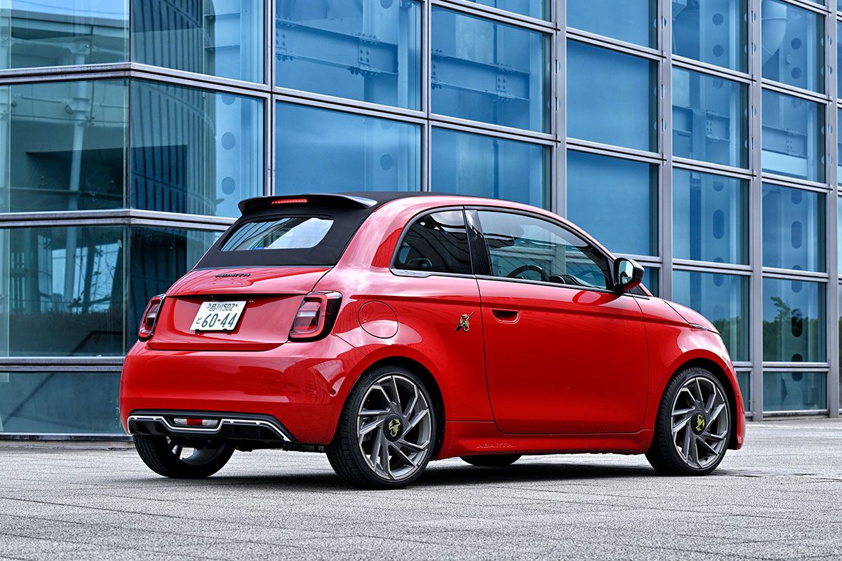 絶対的な動力性能は決して高くはないが、ショートホイールベースとクイックなステアリング・フィールが合わさった走りの「やんちゃ感」は健在。