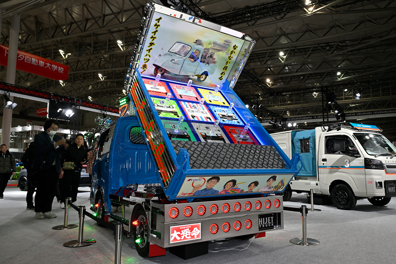 完成度が異常！ デコトラ仕様のダイハツ・ハイゼット「大発命」の