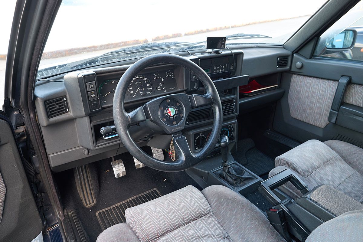 現在の走行距離は17万kmとは思えないほど、機関も内装もコンディションは抜群。