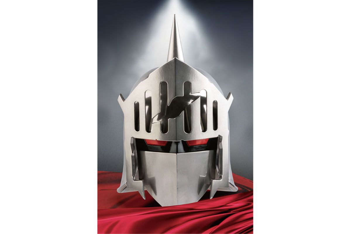 店内で販売されている『キン肉マン』のロビンマスク。精緻な仕上がりが技術力を証明する。