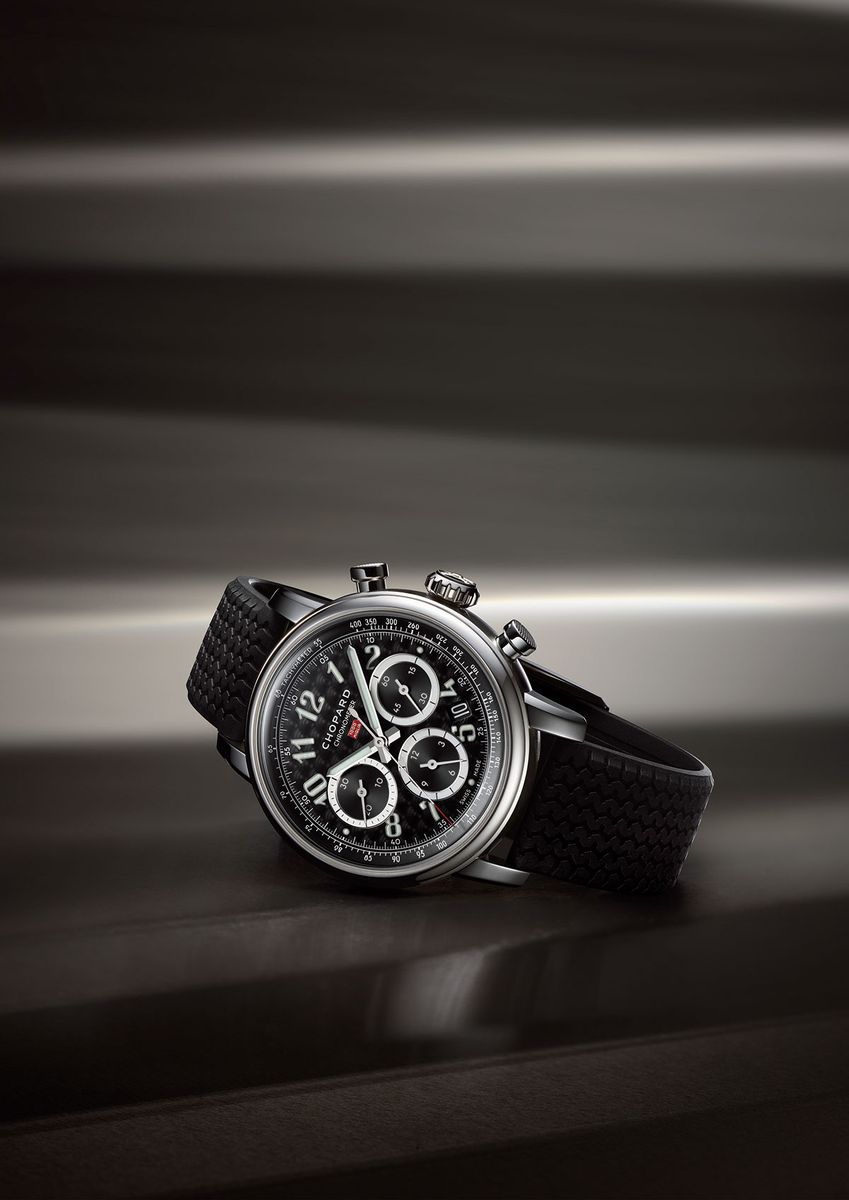 自動巻き。COSC認定クロノメーター。パワーリザーブ54時間。ケース直径40.5mm、50m防水。144万1000円。