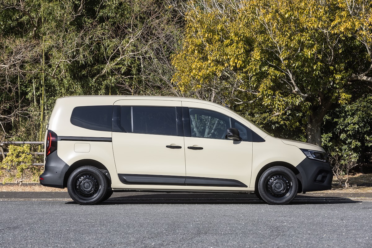 ルノー・グランカングーの全長はカングーより420mm長い4910mm。