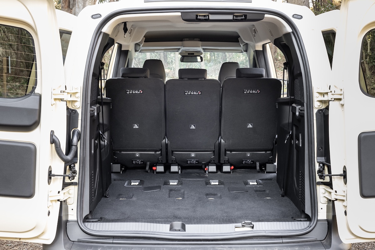 3列目シートを外した状態。このように前席以外はすべて個々に着脱可能。