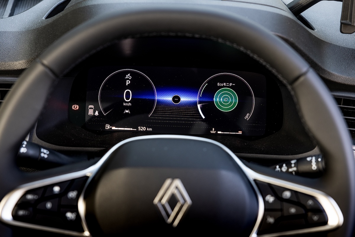 省燃費走行を診断するエコ・モニターも装備。