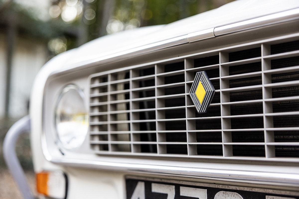 わずかなモールと菱形のルノー・エンブレム。こういうシンプルなところもグランカングーと共通だ。