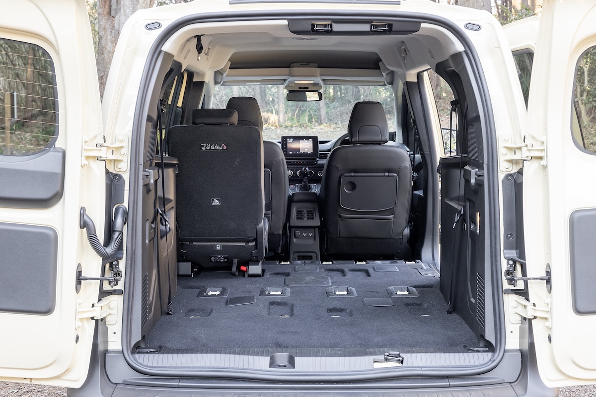 いうなれば3名乗車モード。同様に2名、4名、5名、6名、7名の状態も可能だ。